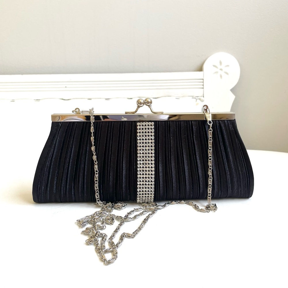 BLACK FABRIC PLEATED PURSE CLUTCH DILVER FRAME MISS CLASP CHAIN STRAP RHINESTONE